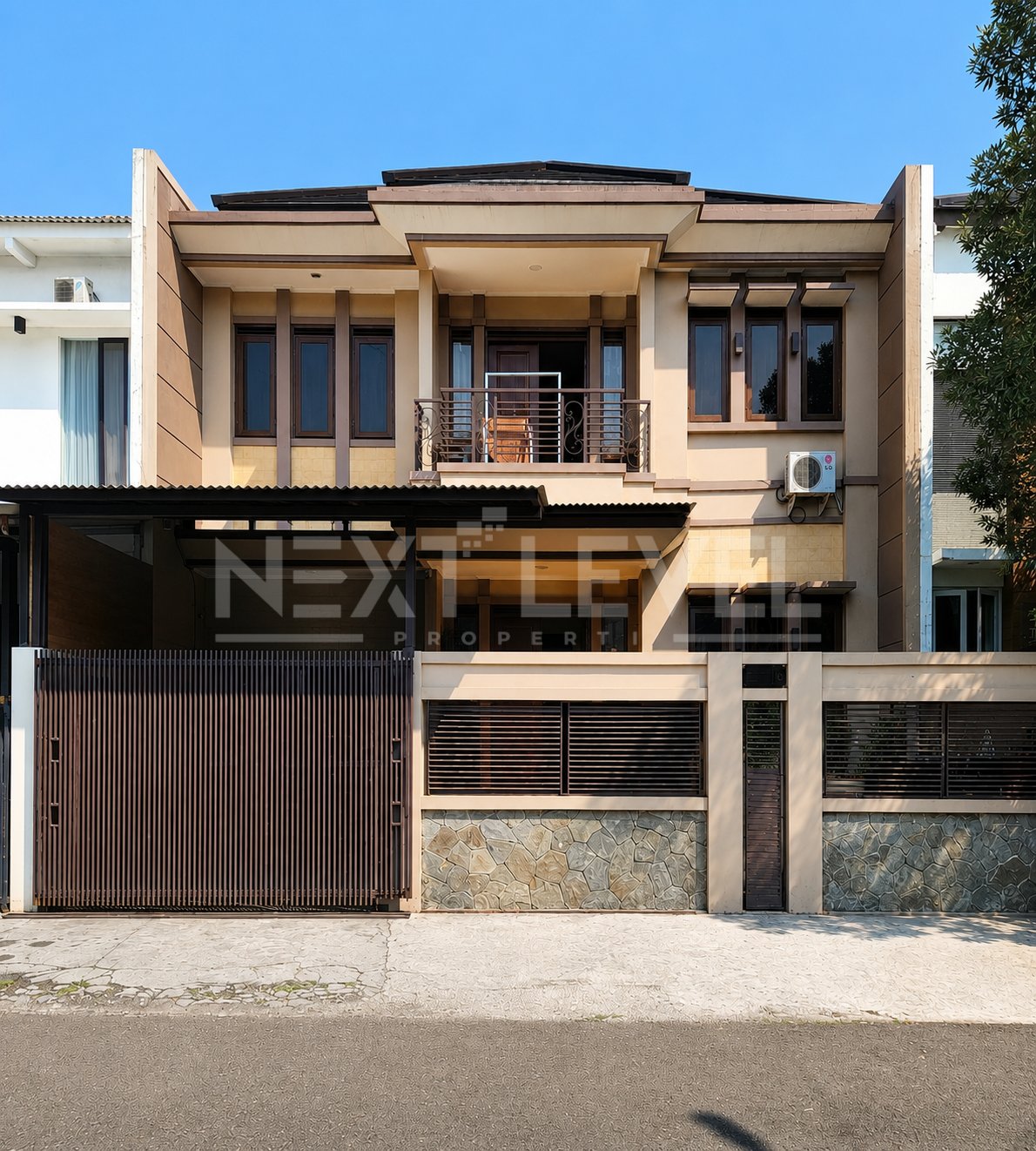 HUNIAN EKSKLUSIF DI BATUNUNGGAL INDAH Lingkungan Tenang • One Gate System • Semi Furnished
