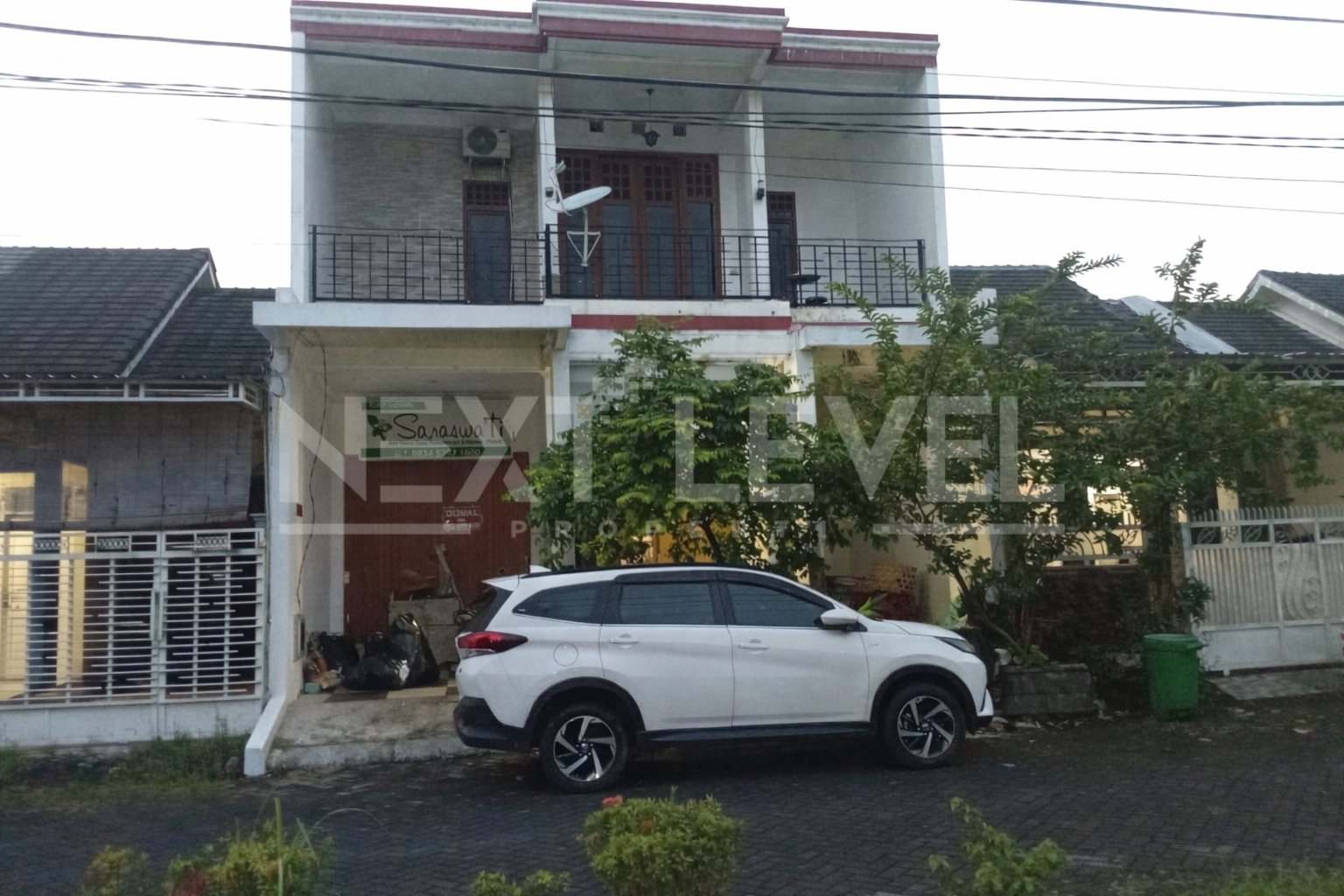 RUMAH MEWAH DI KAWASAN WAGE SIDOARJO 