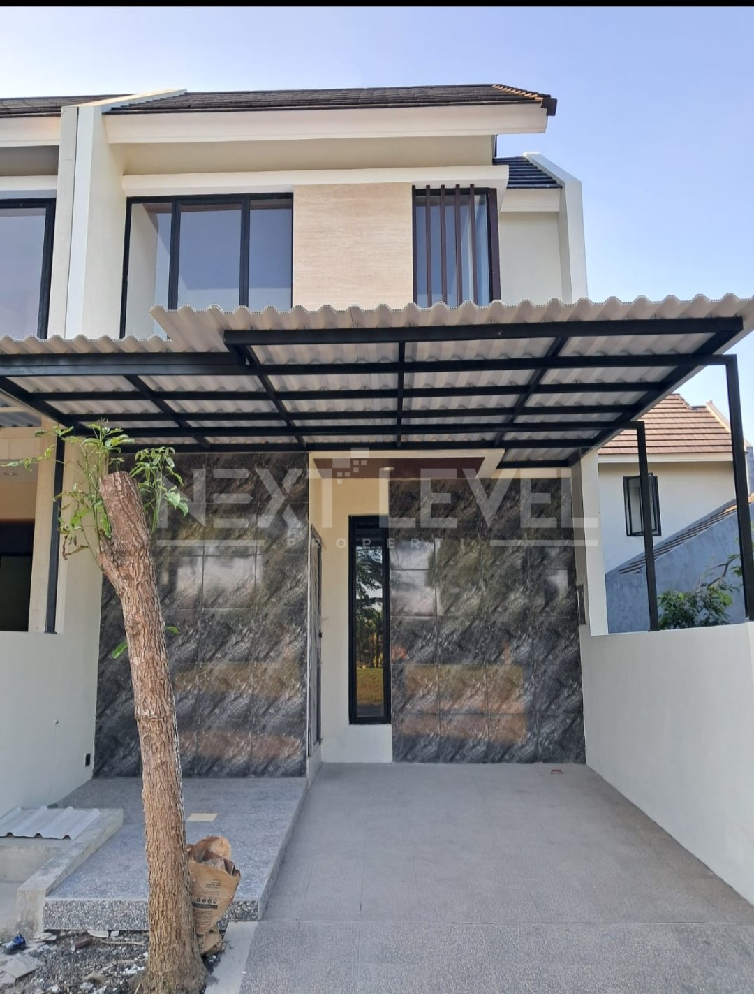 Dijual Rumah Dua Lantai Full Renovasi NORTH WEST LAKE Citraland