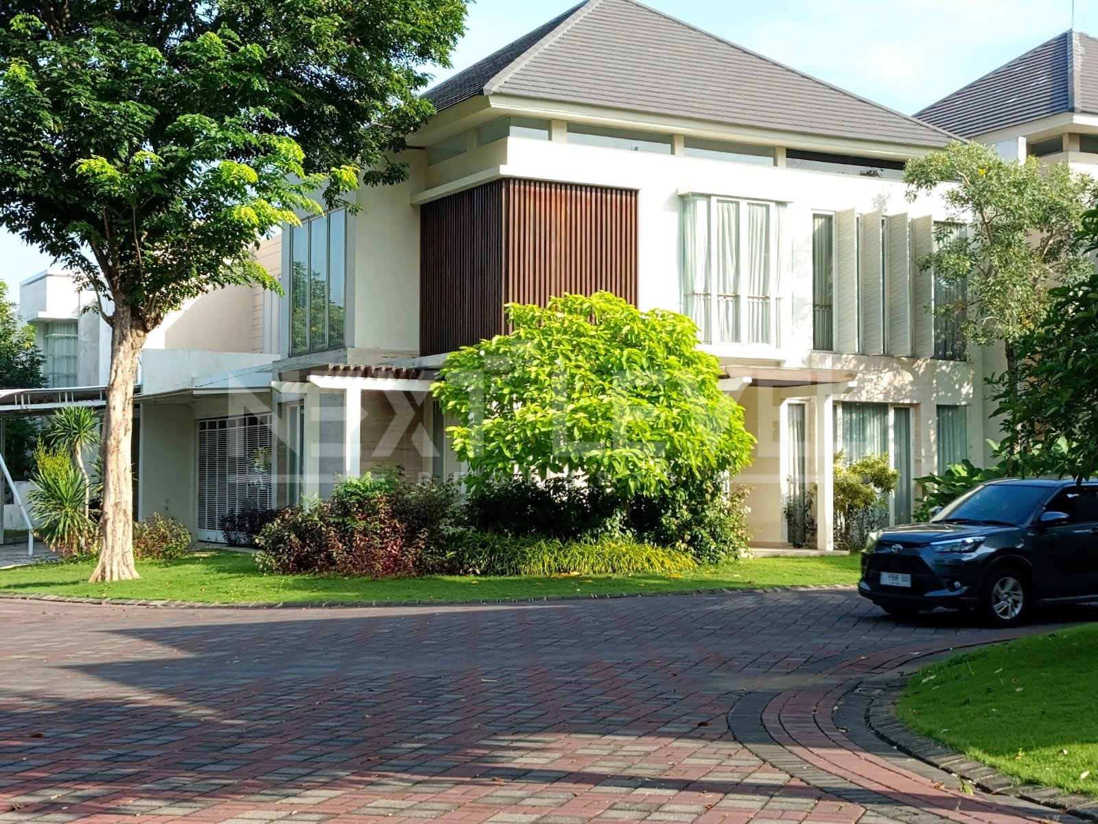 Rumah Furnish di Pakuwon Indah - Surabaya Barat