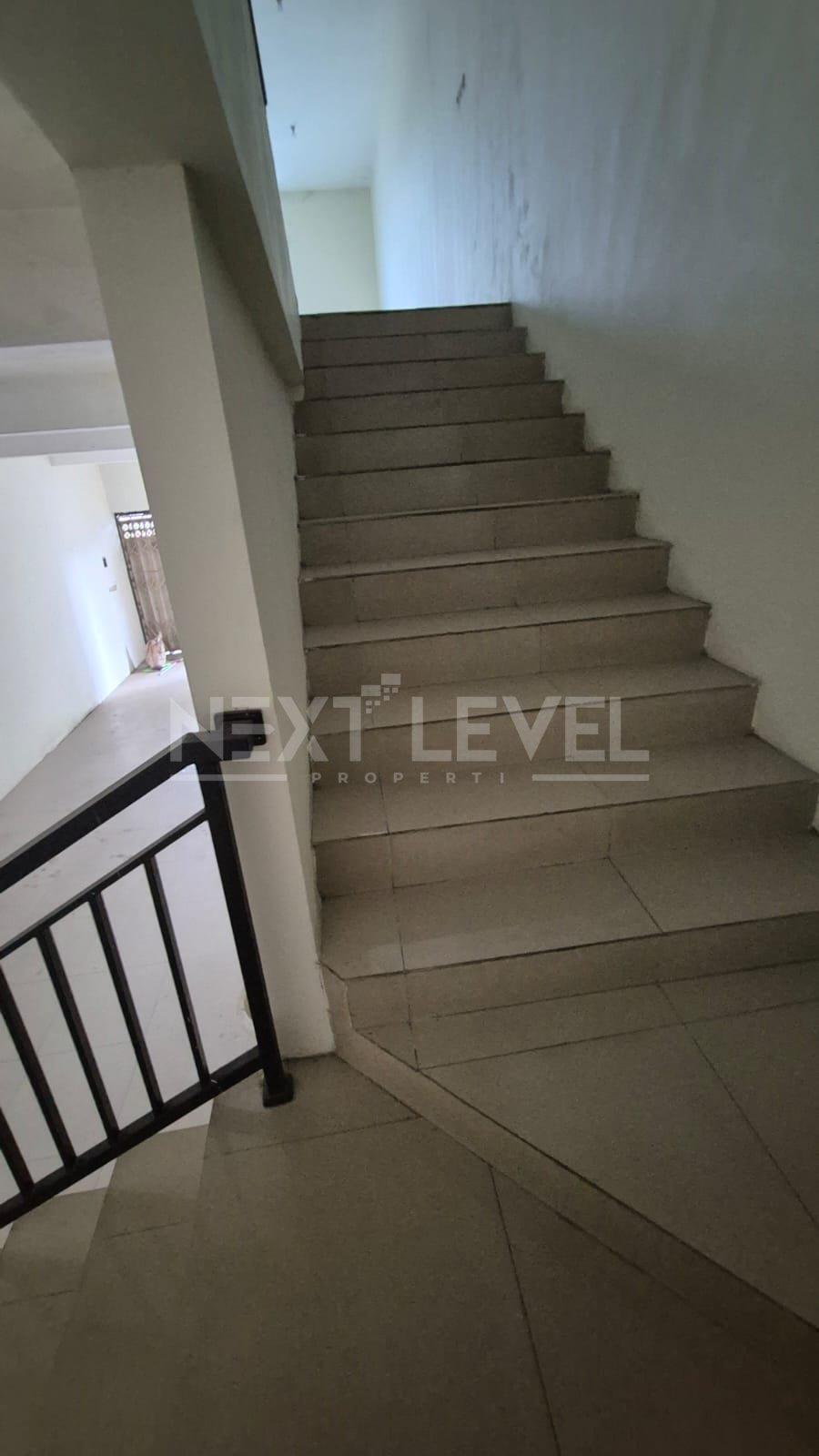 Dijual/disewakan ruko di kuwukan depan alam galaxy Surabaya barat