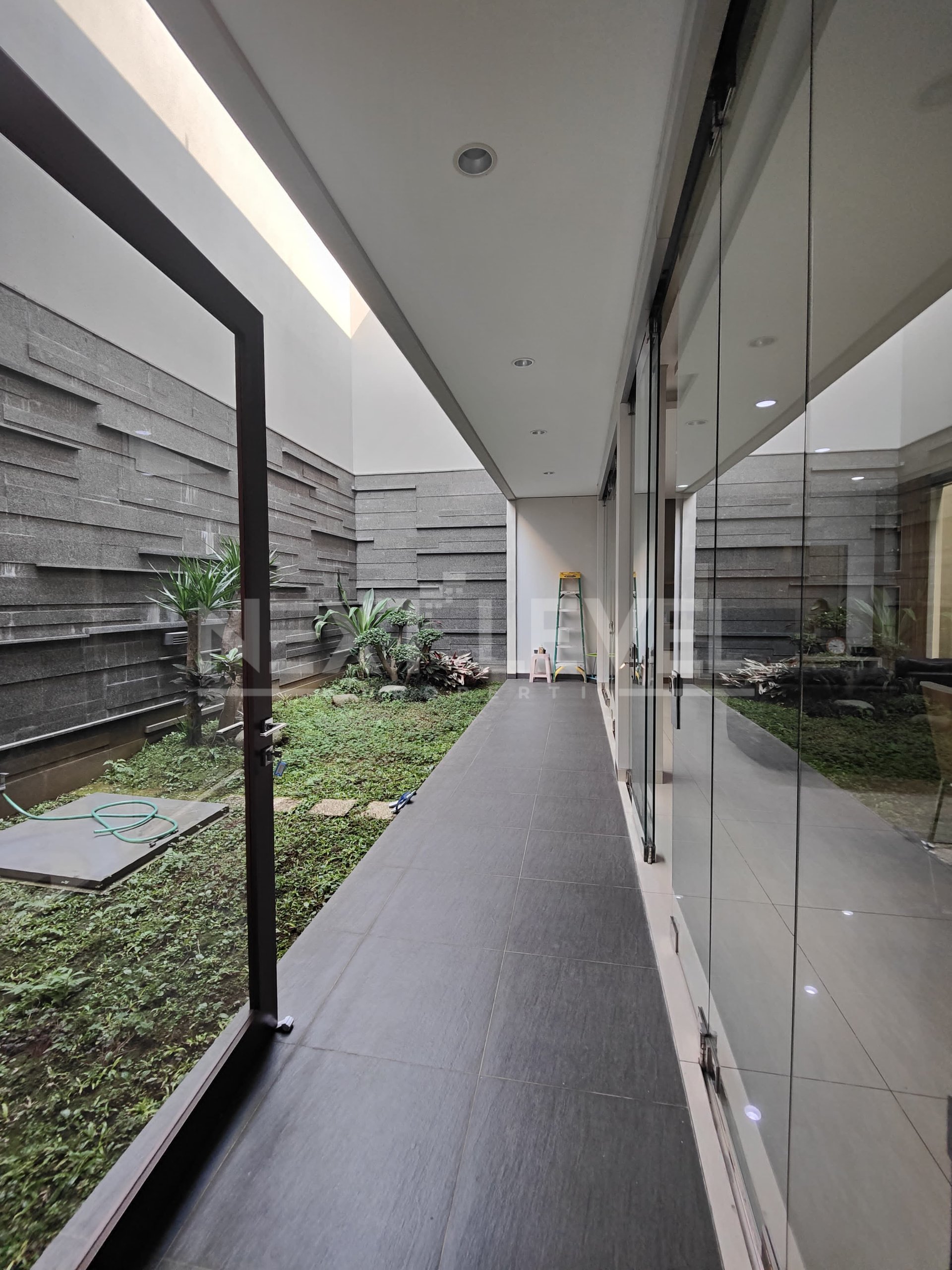 DIJUAL RUMAH MODERN KONTEMPORER SETRADUTA  BANDUNG