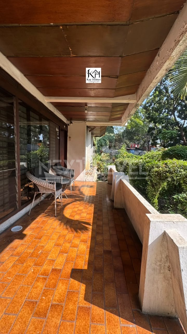 Dijual Rumah Hitung Tanah di Mainroad sayap Garuda Dadali Bandung 