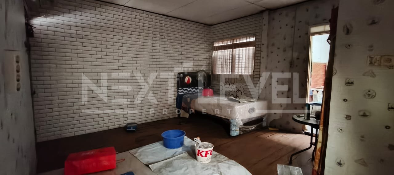 DIJUAL RUMAH TAMAN PONDOK INDAH WIYUNG BUTUH RENOV
