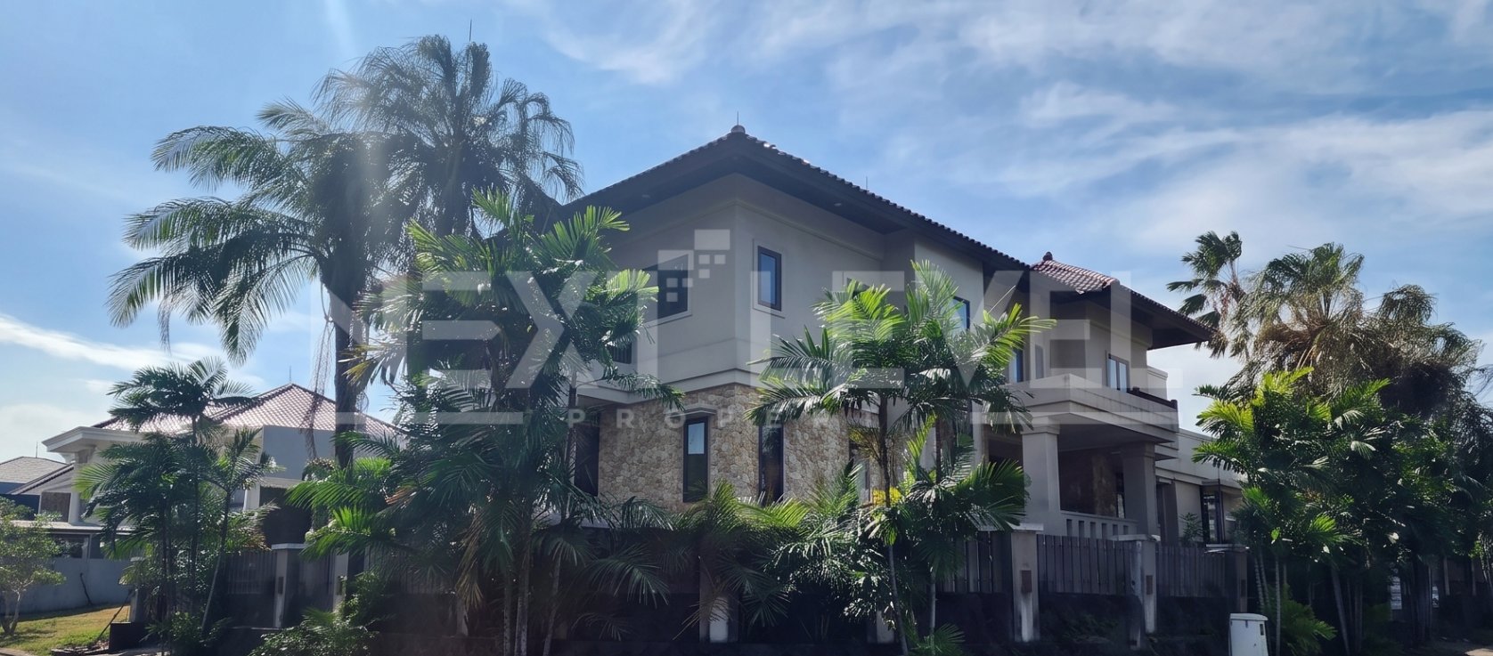 Rumah Strategis Untuk Komersial & Usaha di Citraland, Surabaya