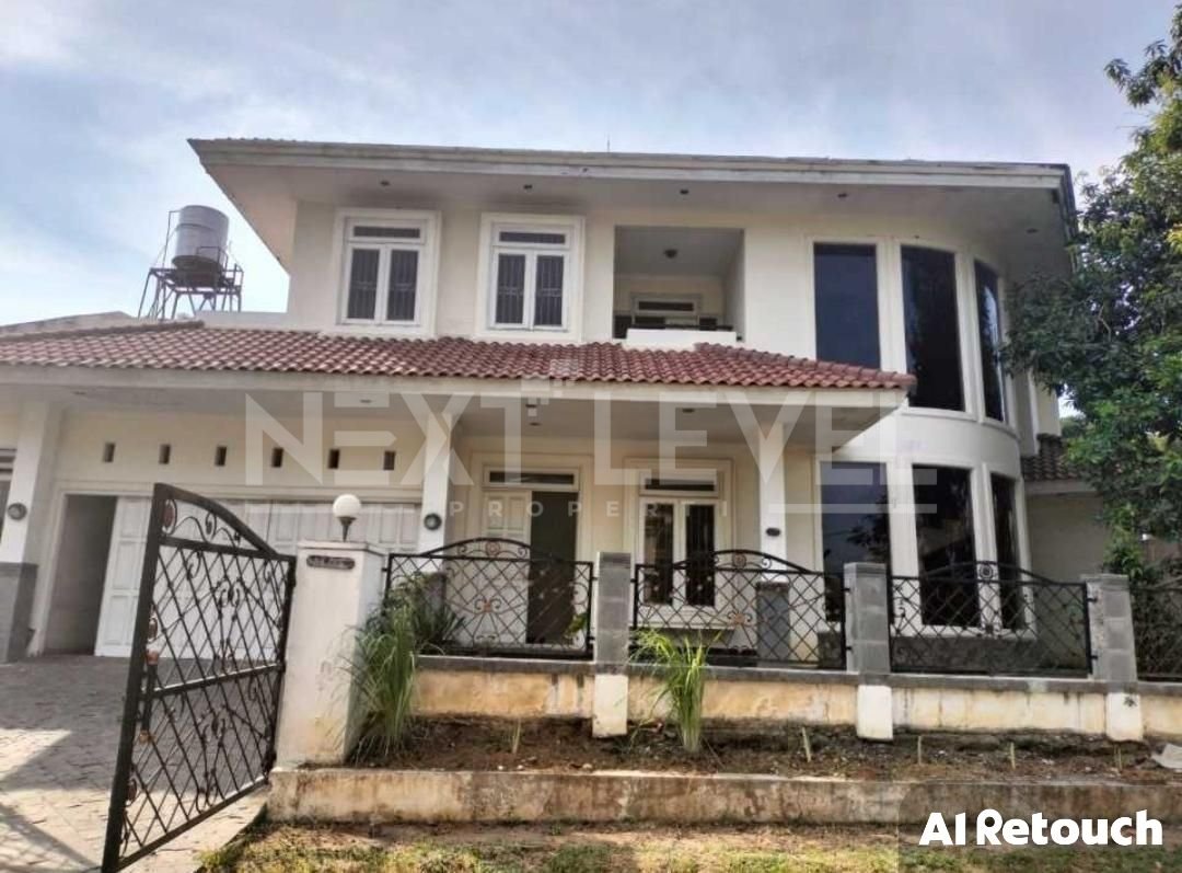 Dijual Rumah Bukit Darmo Golf Minimalis Strategis Siap Huni
