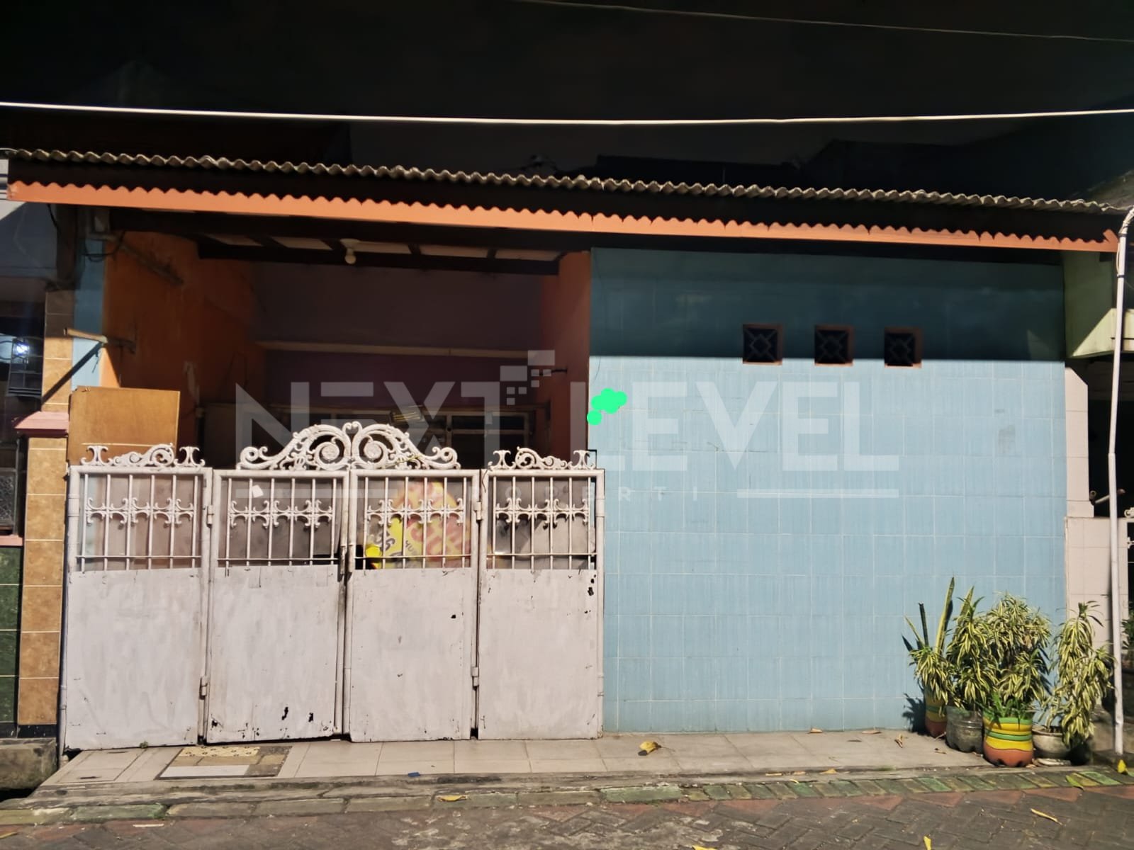 DIJUAL RUMAH GUNUNG SARI INDAH WIYUNG SURABAYA BUTUH RENOV
