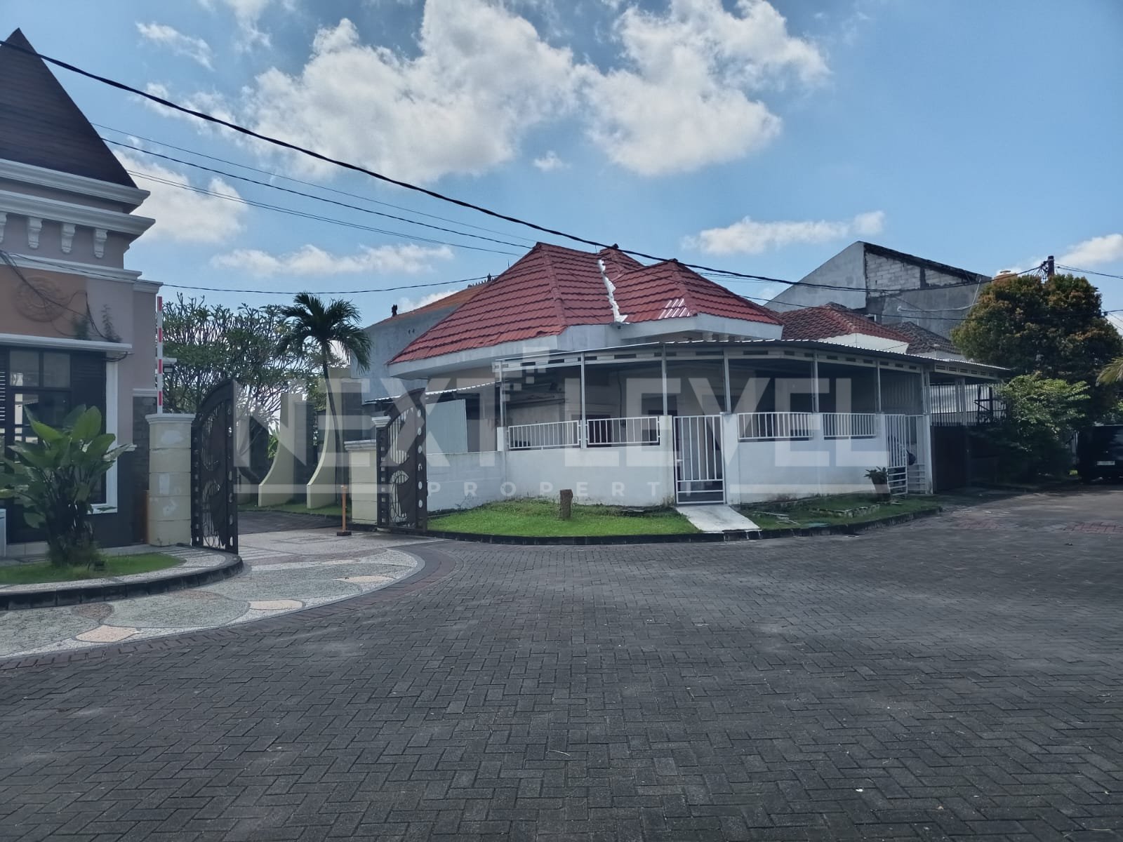 Dijual Rumah Puri Safira Regency Cluster Brasavola Garden Menganti Gresik, Perlu Renovasi, Dekat Surabaya Barat, Citraland, Pakuwon Mall, Universitas Ciputra