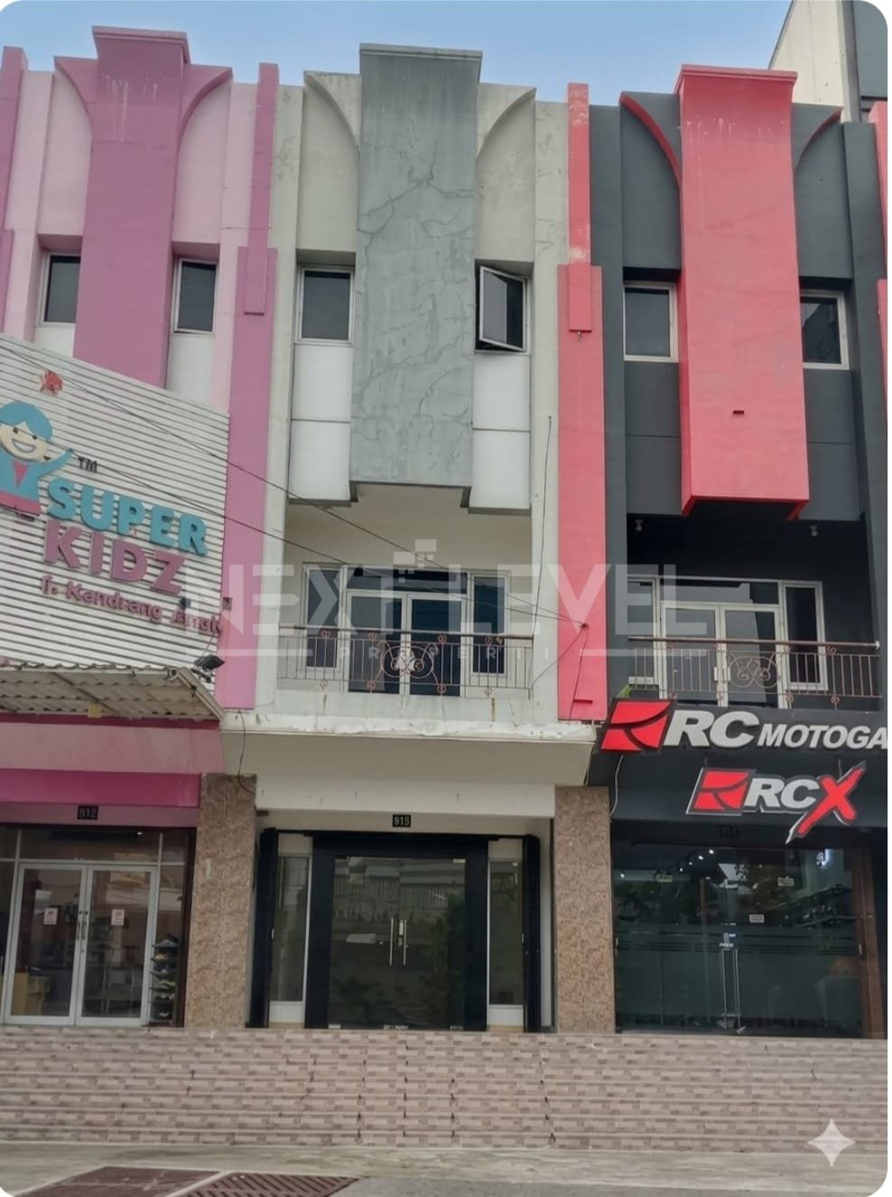 Disewakan ruko di mayjen sungkono Surabaya barat lokasi strategis