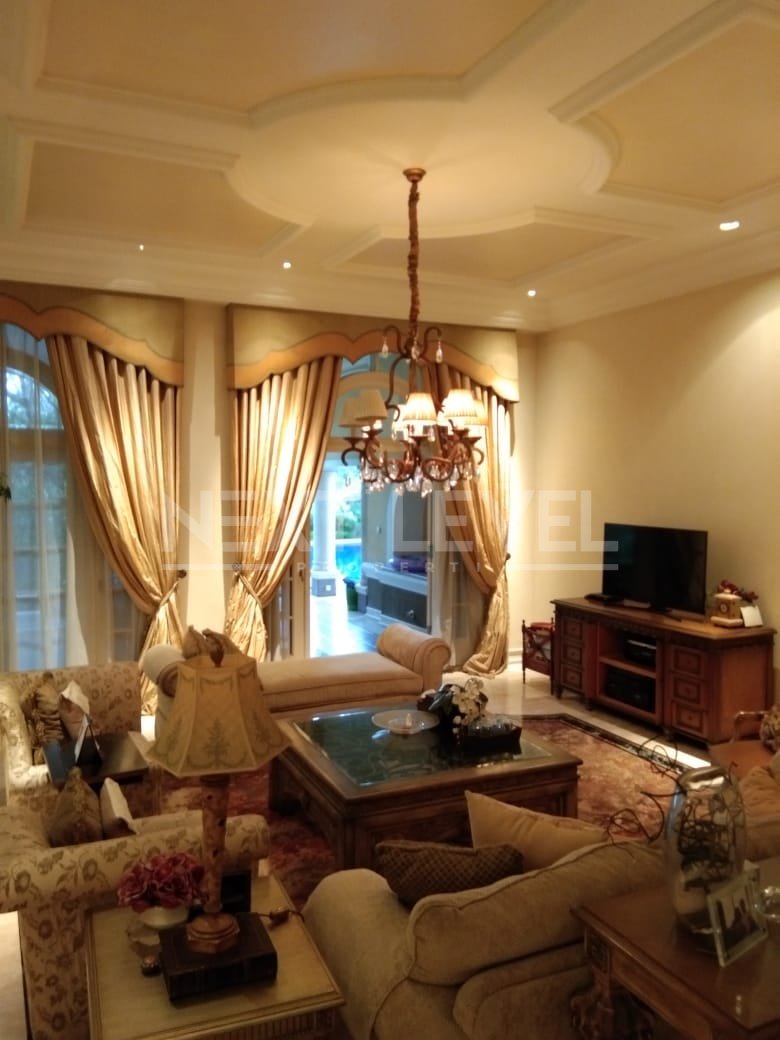 Dijual rumah mewah view golf di Citraland Surabaya Barat 