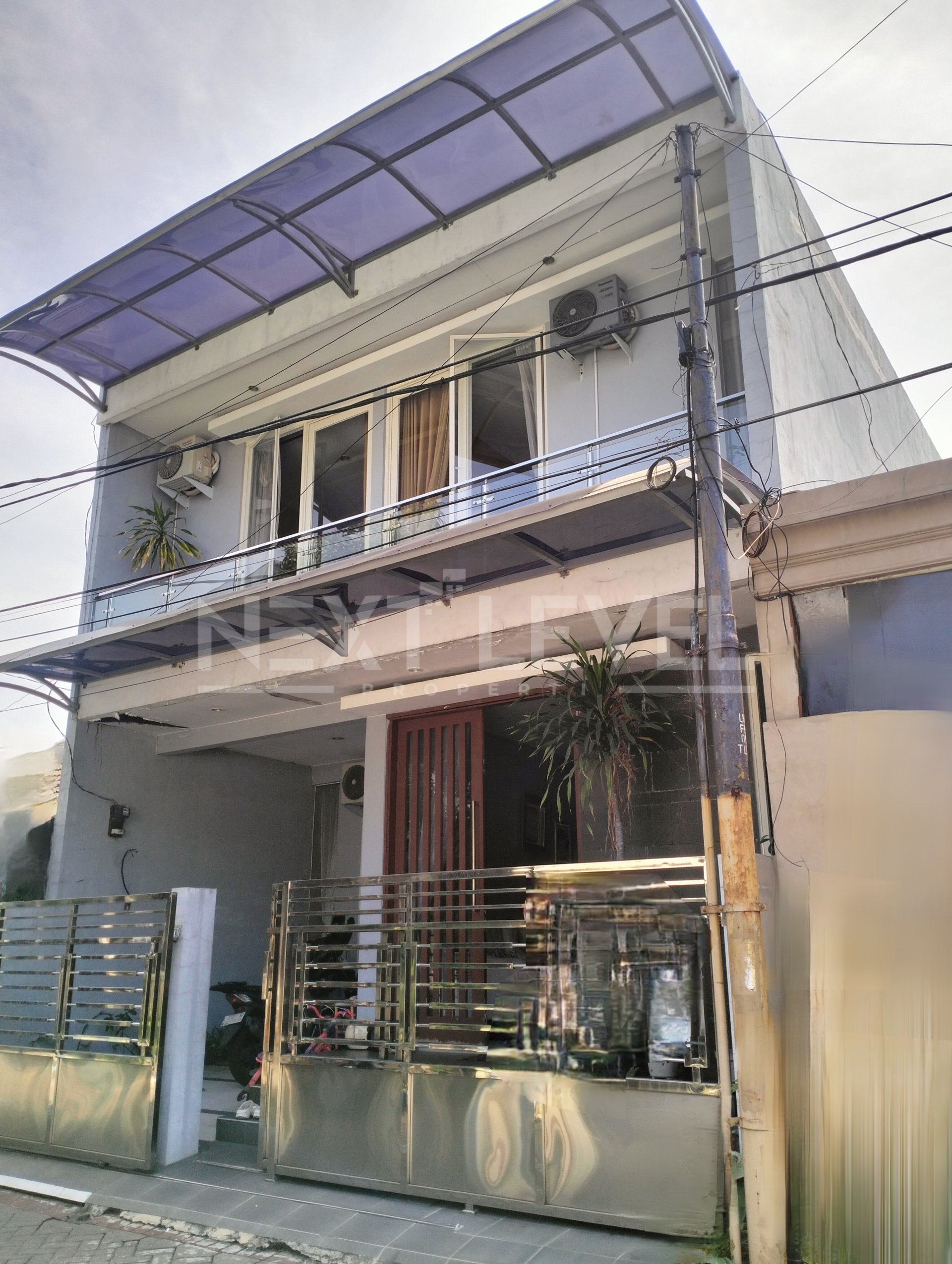 Rumah 2 lantai di babatan indah Wiyung surabaya