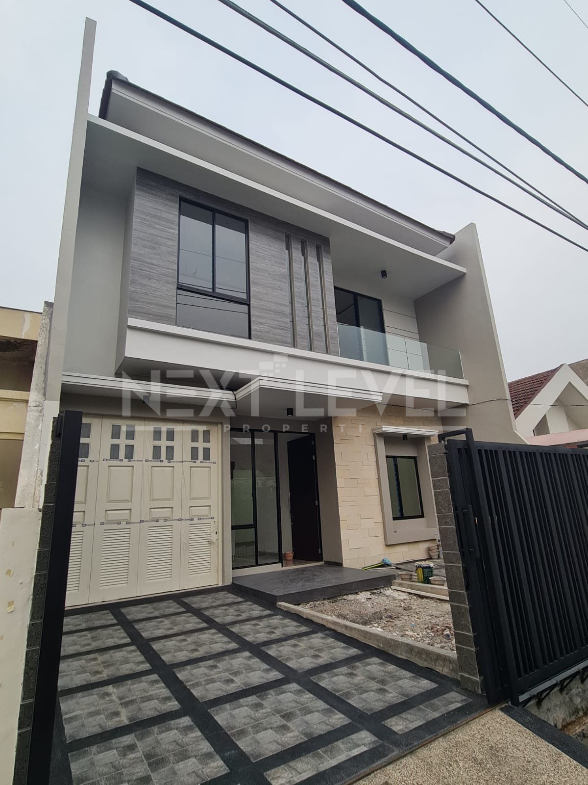 Dijual Rumah Gress di Manyar Kertoadi Surabaya 