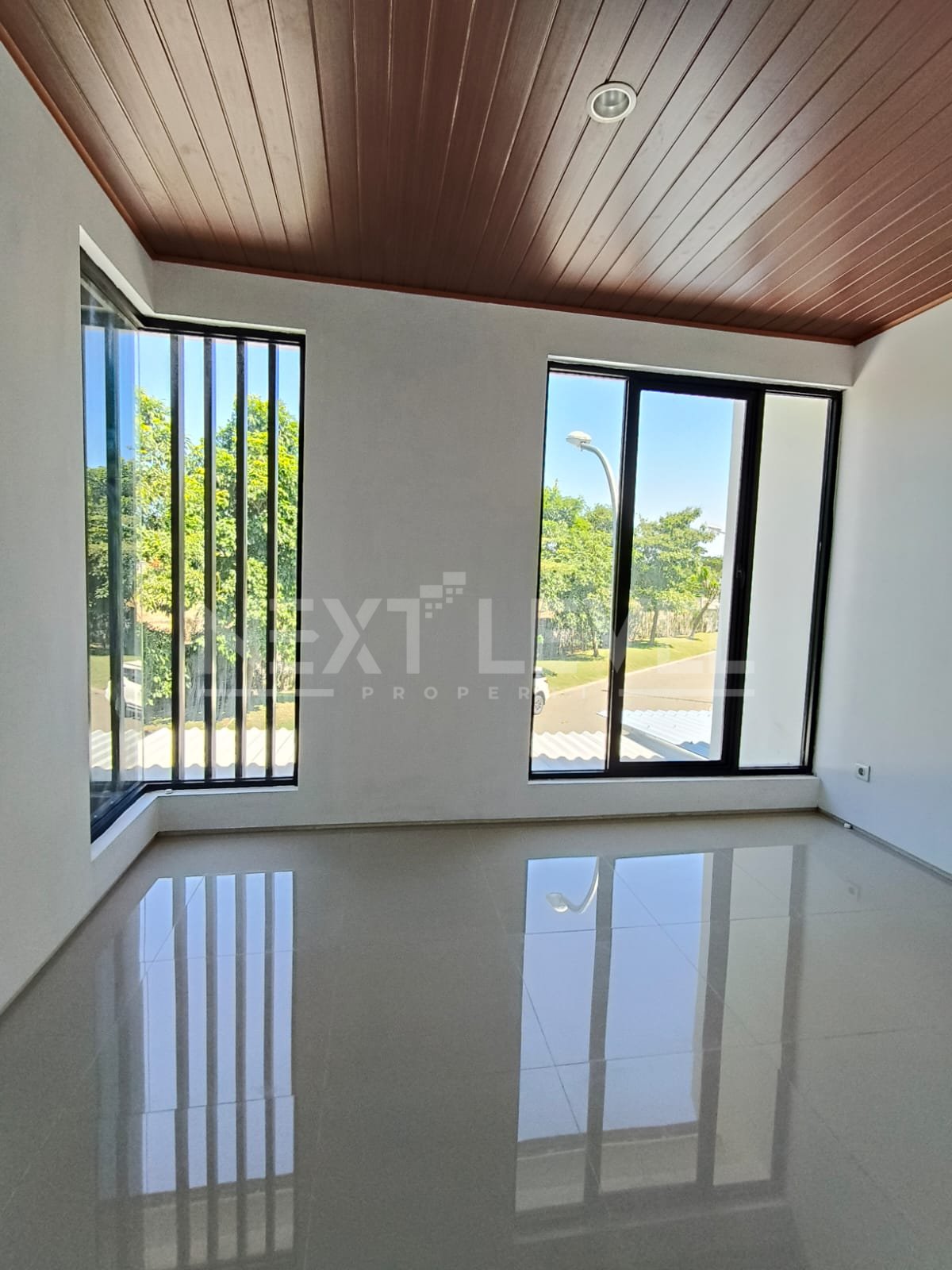 Dijual rumah baru renov di northwest lake Surabaya barat