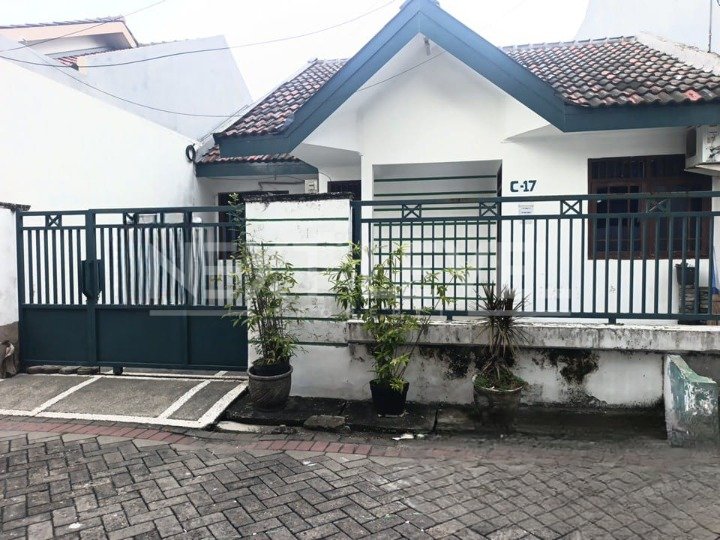 Dijual murah rumah di taman pondok indah