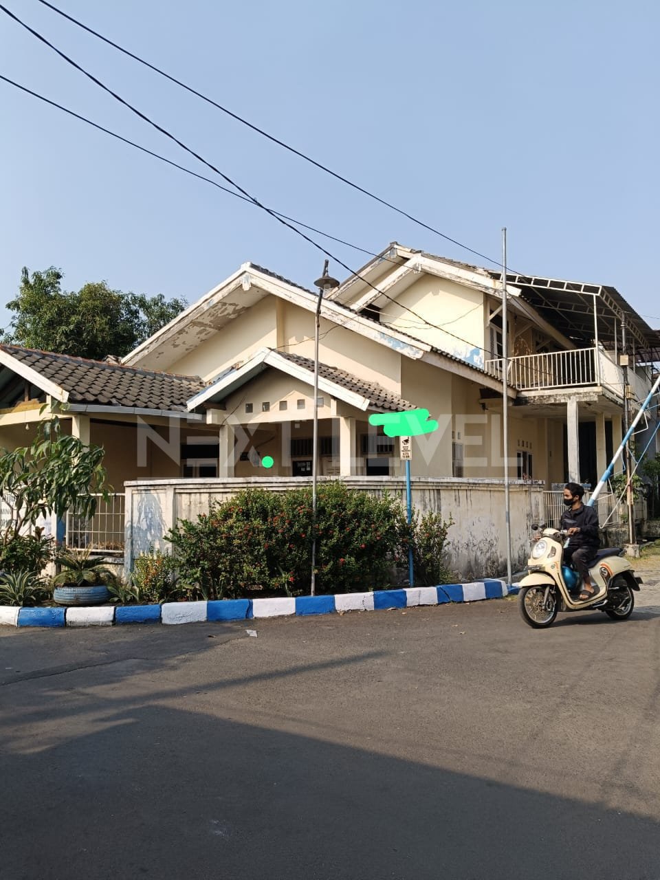 DIJual Rumah Hook Lembah Harapan Wiyung Surabaya barat Butuh renov