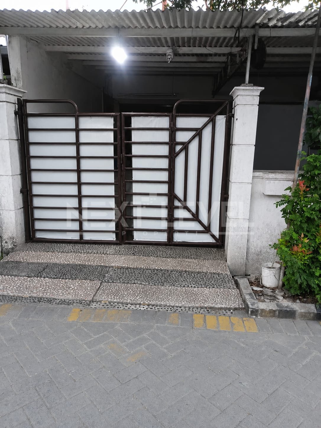 Dijual rumah simpang darmo permai hitung tanah termurah BU