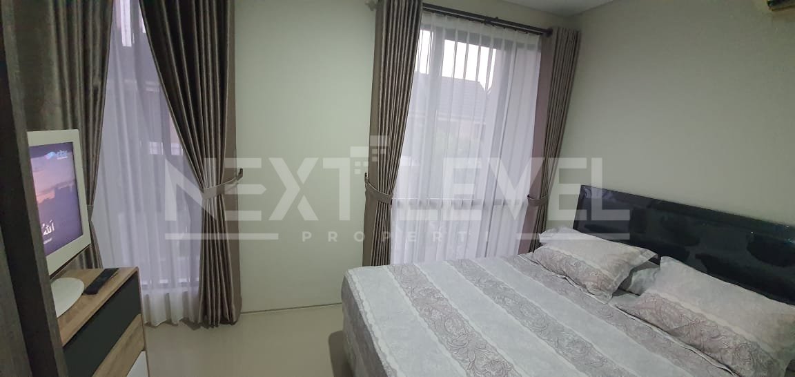 Dijual rumah full furnish di northwest lake Surabaya barat