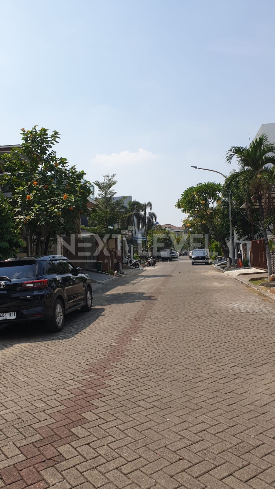 DIJUAL RUMAH CAMAR ELOK PIK Luas tanah (8x23) Furnished