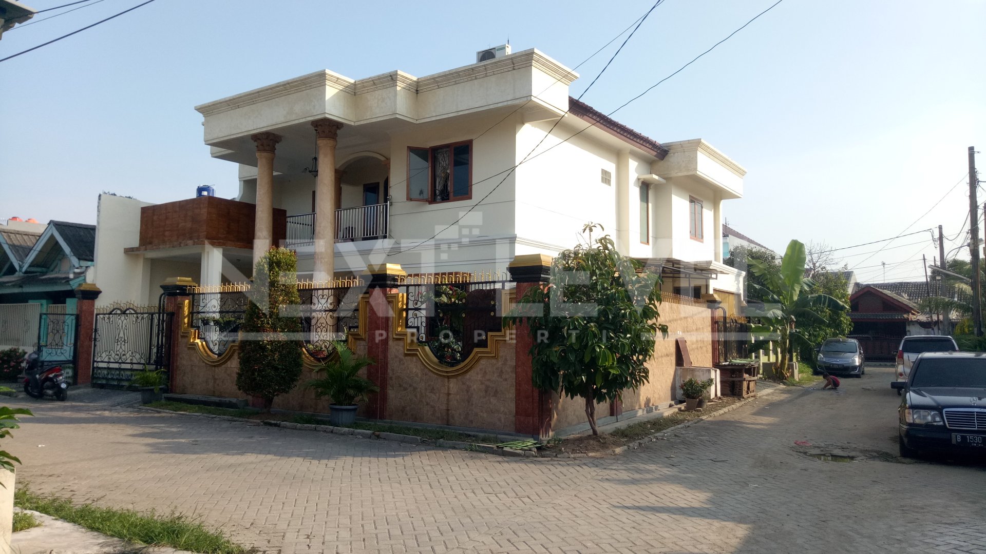 Rumah 2 lantai bagus tanah luas harga ekonomis di taman Harapan Baru kota  Bekasi 