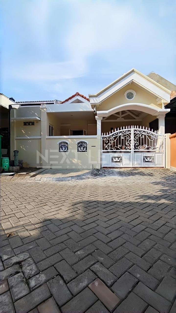 FOR SALE: RUMAH SIAP HUNI TYPE SPESIAL LEBAR 7.5M DI CLUSTER DEPAN PURI SURYA JAYA – TAMAN PARIS, SIDOARJO