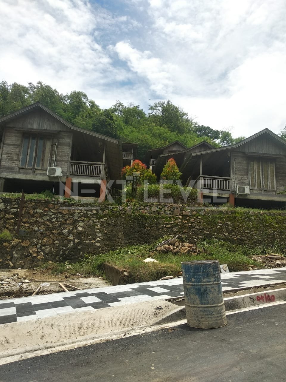 Cottage Konsep Kayu di Labuan Bajo