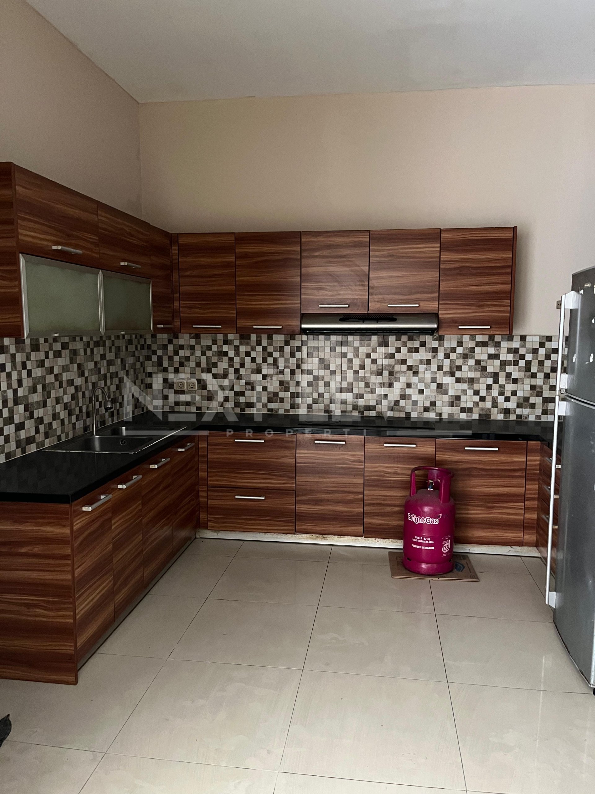 Rumah Mewah Di Cluster Asia Tropis Harapan Indah Bekasi Jawa Barat Luas Tanah 300m2 dan Luas Bangunan 275m2