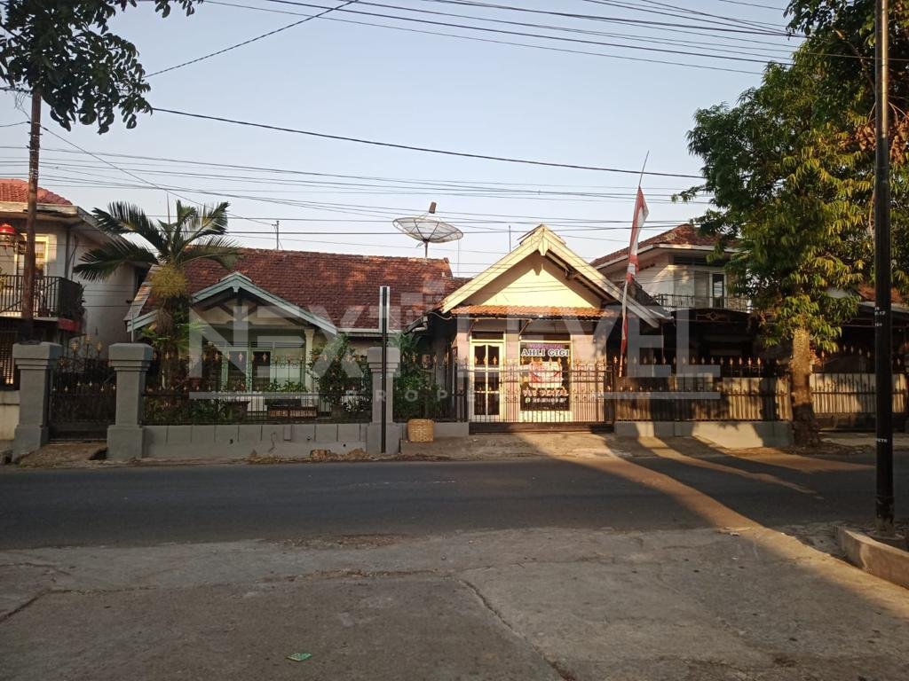 DIJUAL CEPAT! Roadside House buat Praktek