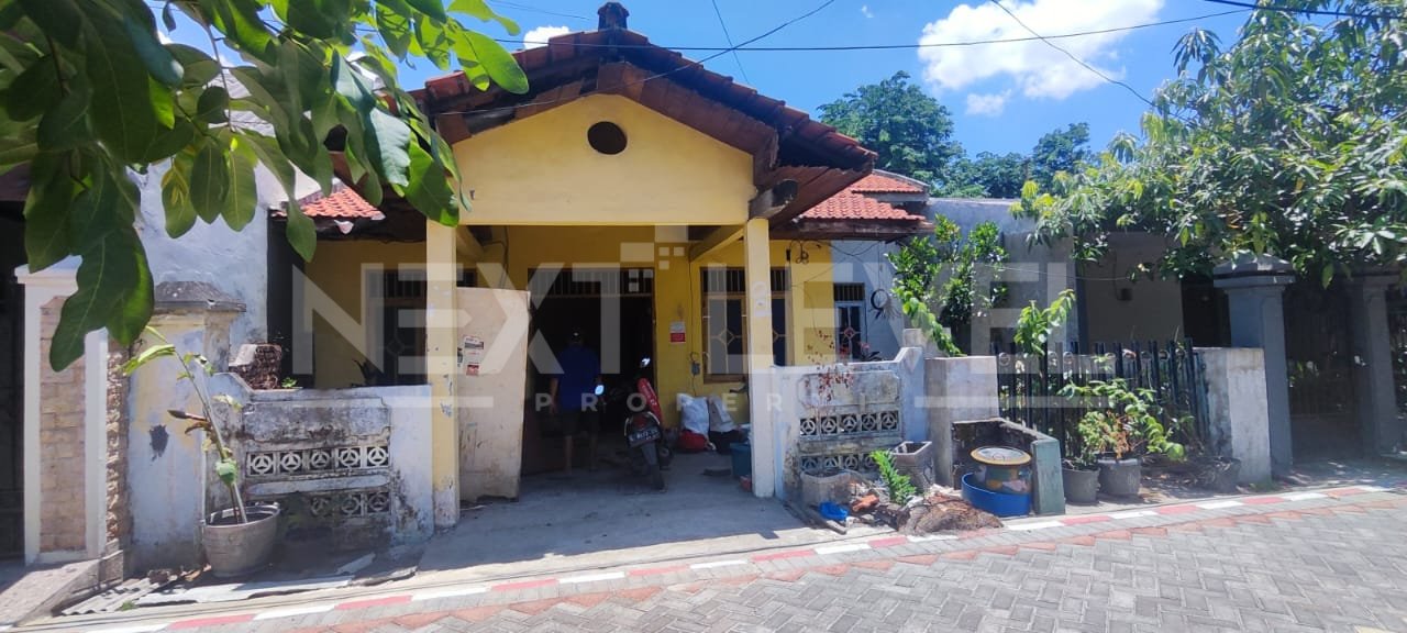 DIJUAL RUMAH PONDOK MANGGALA BUTUH RENOVASI 