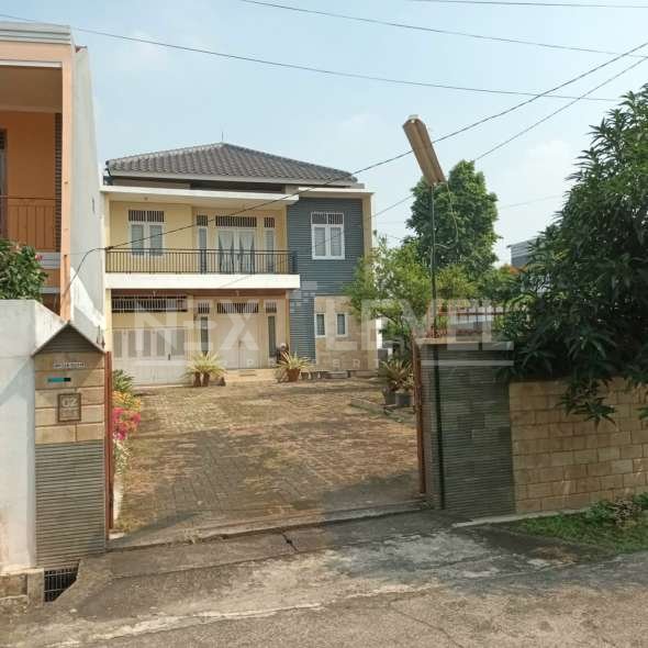 Dijual cepat rumah 2 lantai dekat gerbang Jatiasih tol JORR bisa buat usaha