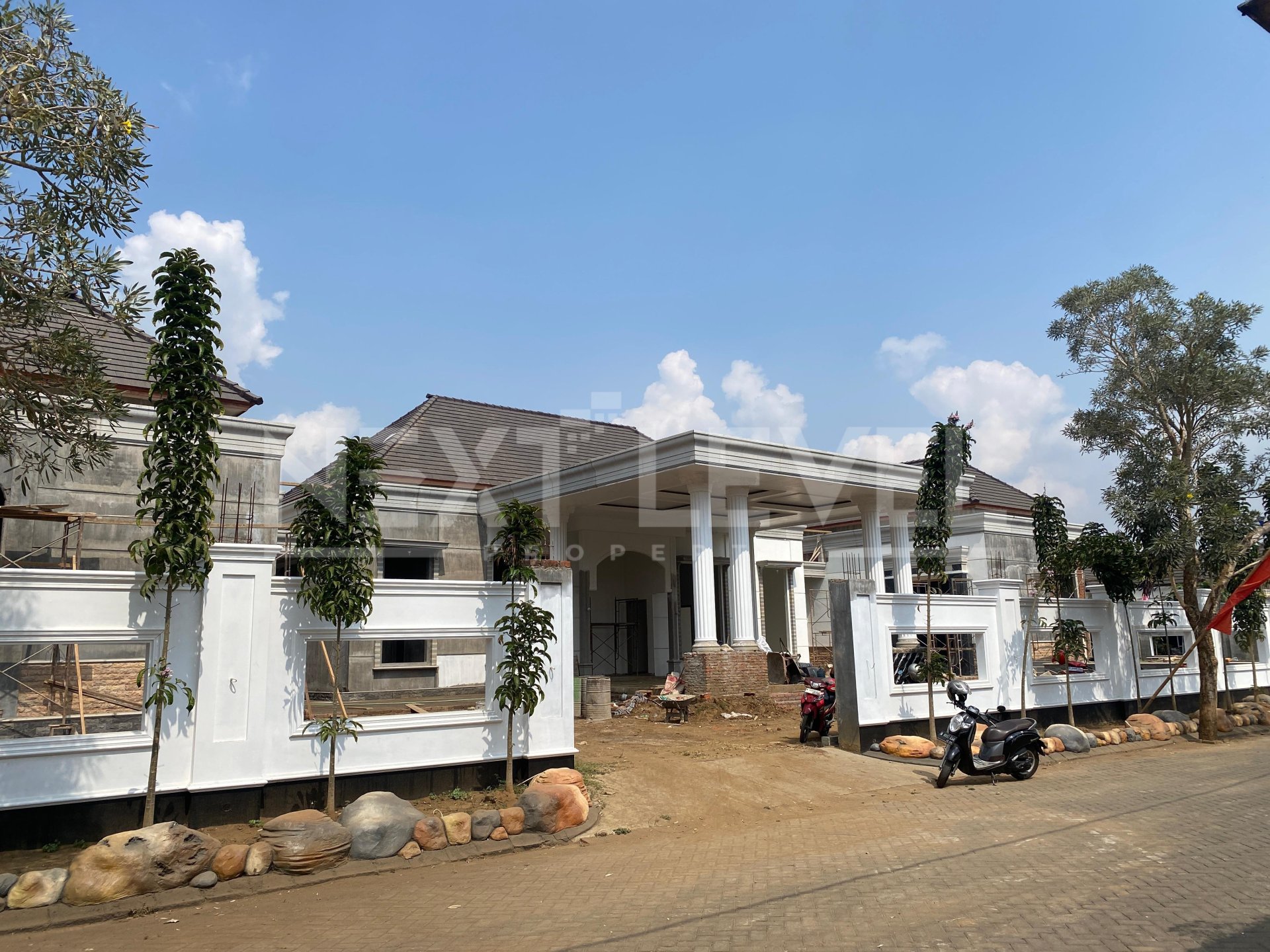 Rumah Mewah Dalam Proses Pembangunan di Puri Edelweis Kepanjen. NLMLG00046
