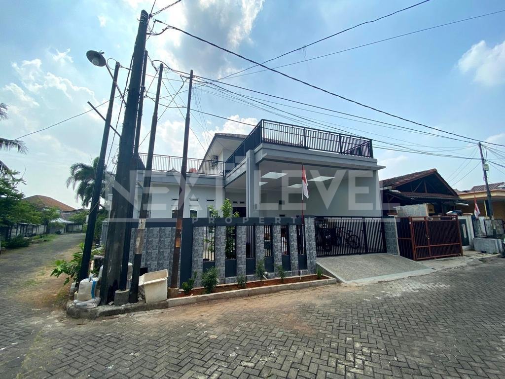 Rumah Rapih Siap Huni Dalam kompleks Di Taman Harapan Baru