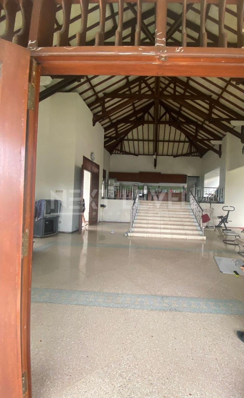 DIJUAL VILLA TRETES