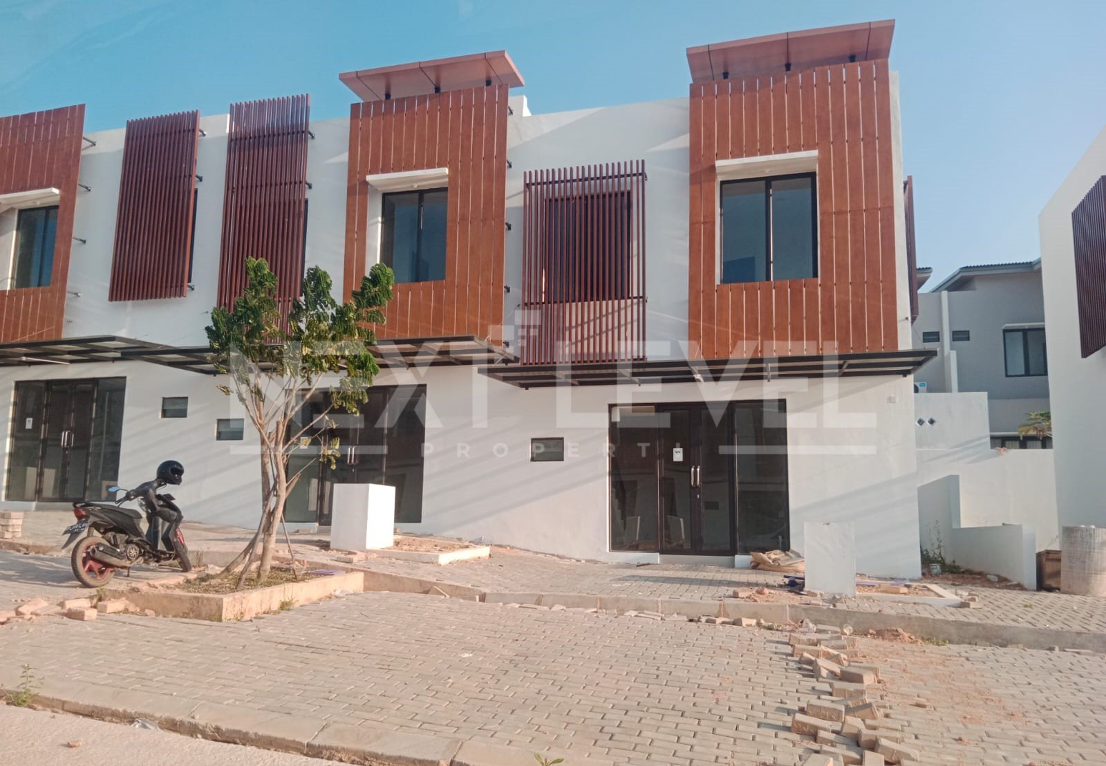 Dijual RUKO lokasi strategis di Boulevard Avenue 1B/8