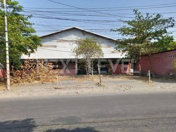 Disewakan Lahan Bangunan Semi Permanen cocok untuk usaha Resto/Cafe di Surabaya Barat