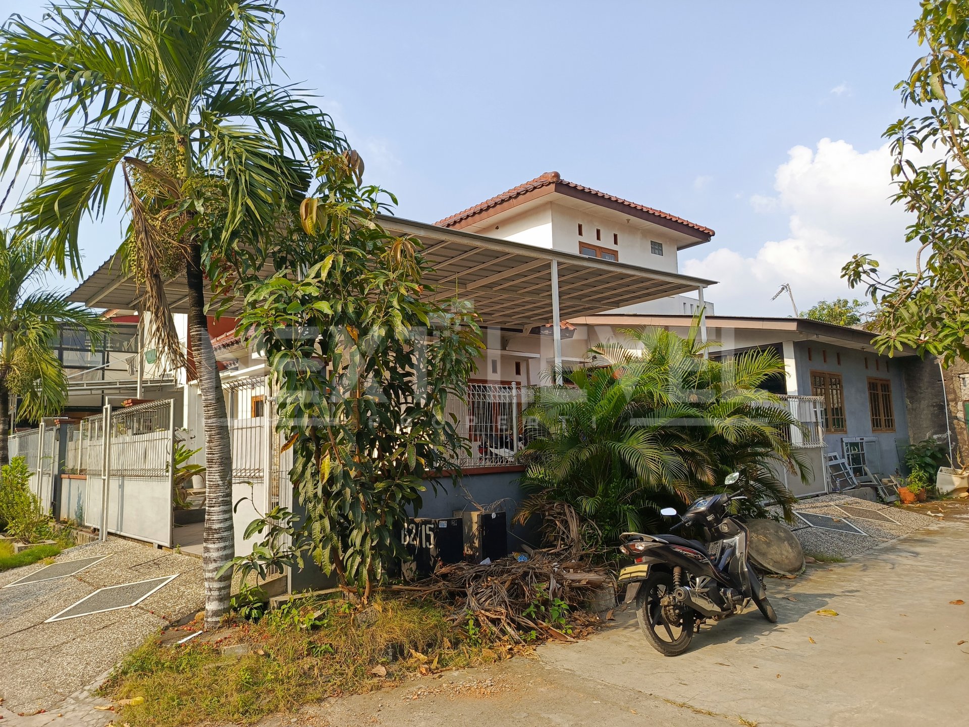 Dijual rumah Hoek tengah kota Bekasi