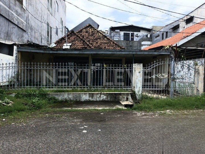 Jual rumah hitung tanah di pucang anom timur