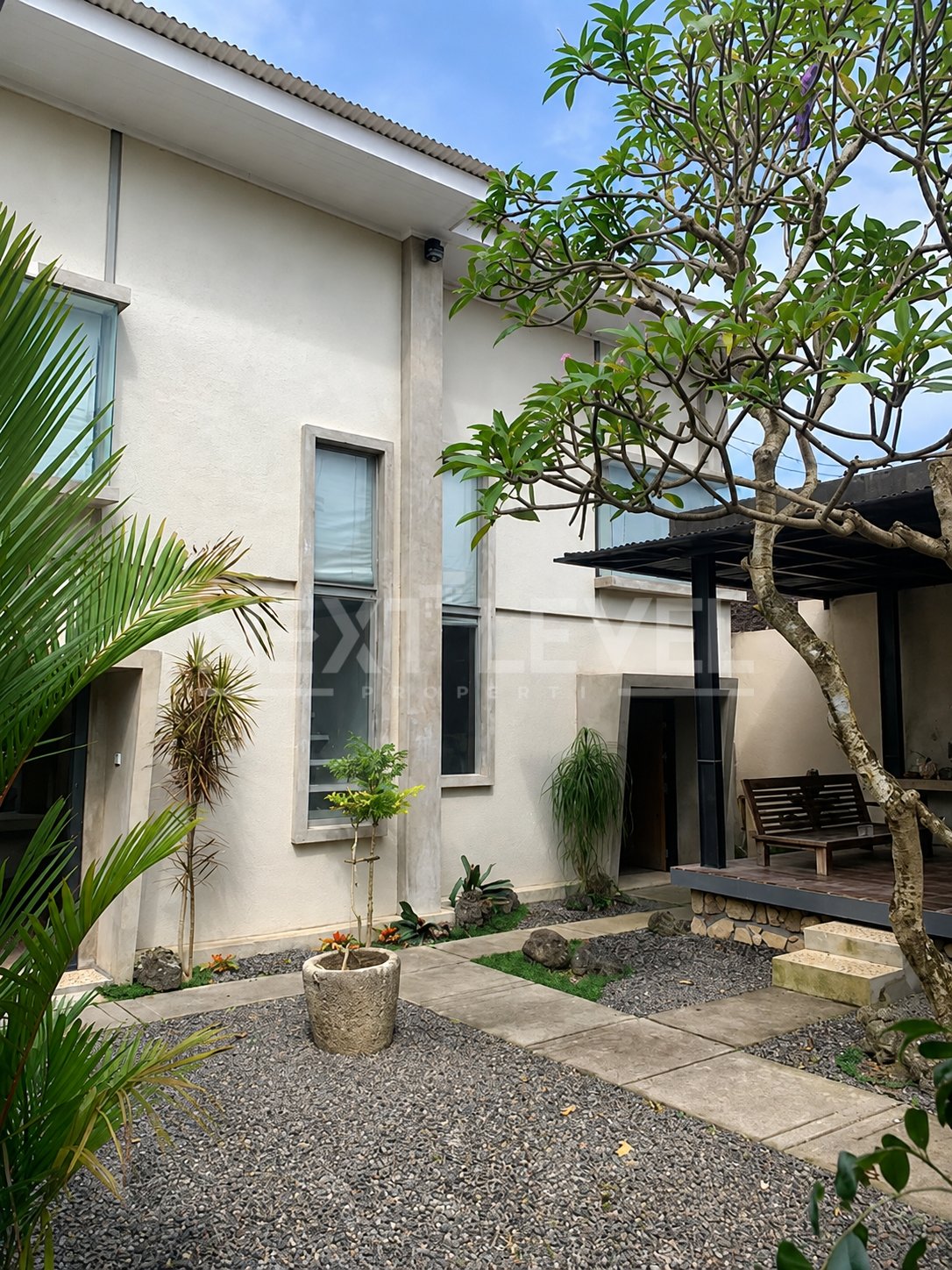 Rumah Semi Villa Dijual di Batubulan, Bali