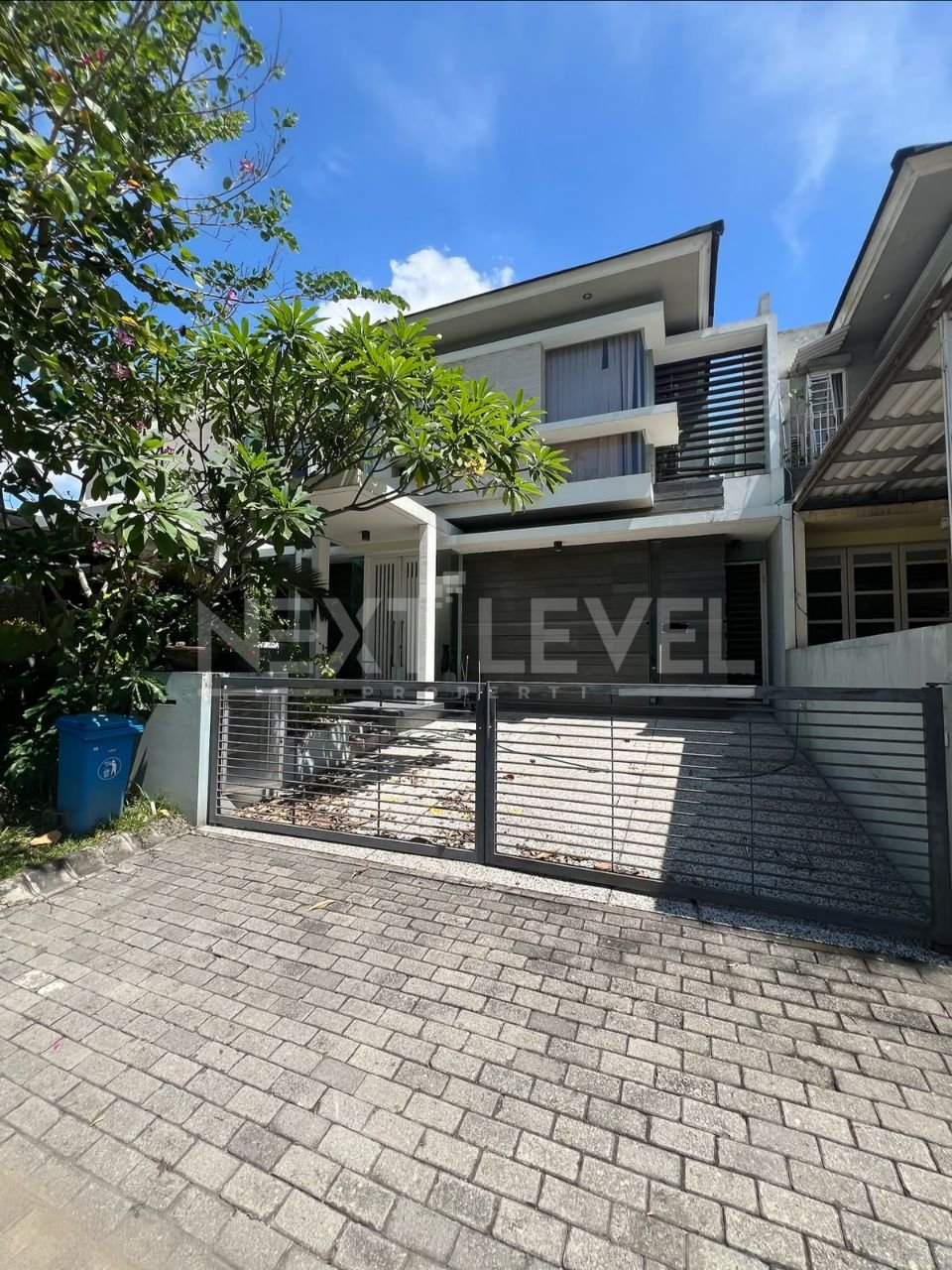 Dijual Rumah Graha Family Minimalis Strategis Siap Huni