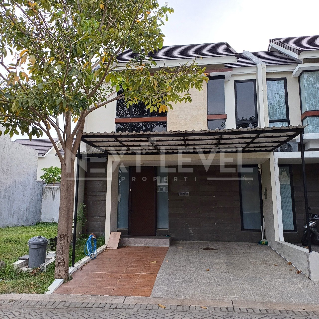Di Jual Rumah North West Lake Citraland Surabaya