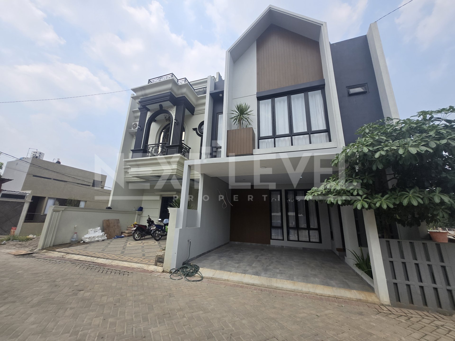 Rumah mewah 2 lantai full Furnish di jakarta selatan 