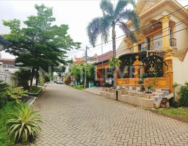 DIJUAL RUMAH MEWAH CLASIC DI GAYUNGSARI DEKAT MASJID AGUNG & RAYA A YANI, STRATEGIS