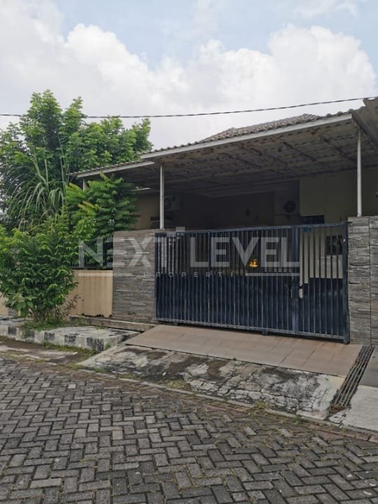 Dijual rumah di Manyar tirtoyoso Surabaya timur 