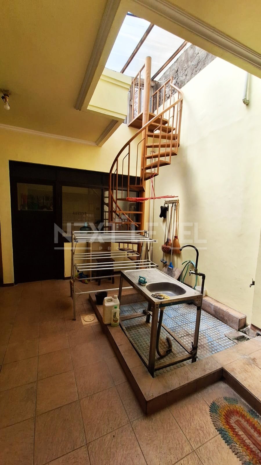 Disewakan rumah di Darmo permai selatan surabaya barat