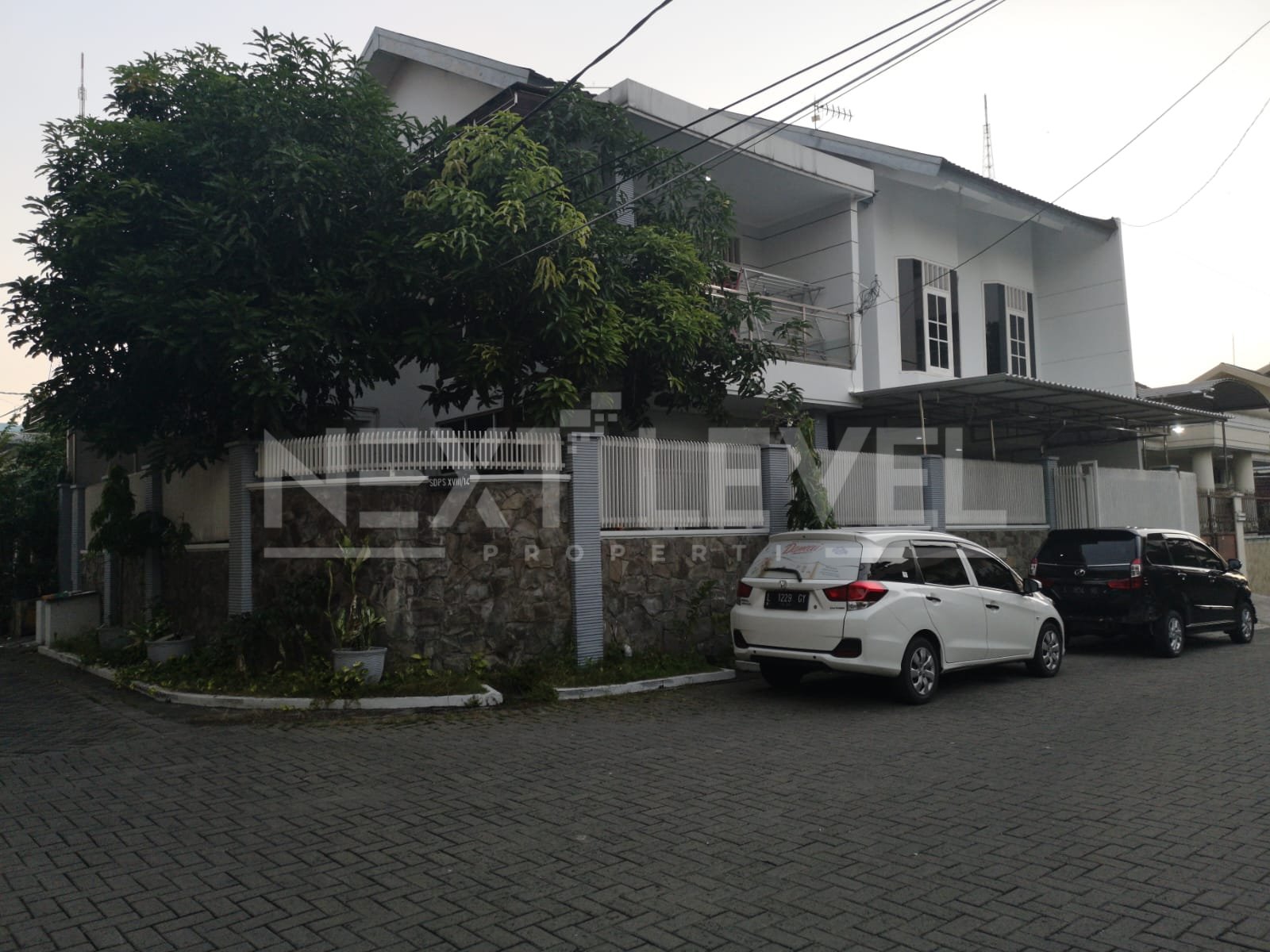 Dijual Rumah Hook Minimalis Simpang Darmo Permai Surabaya Barat