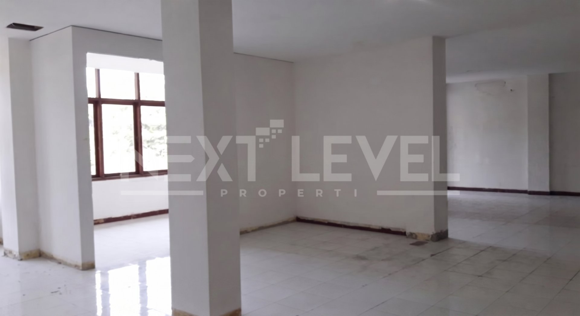 Ruko 2,5 Lantai Nol Jalan Tengah Surabaya, Parikiran Luas