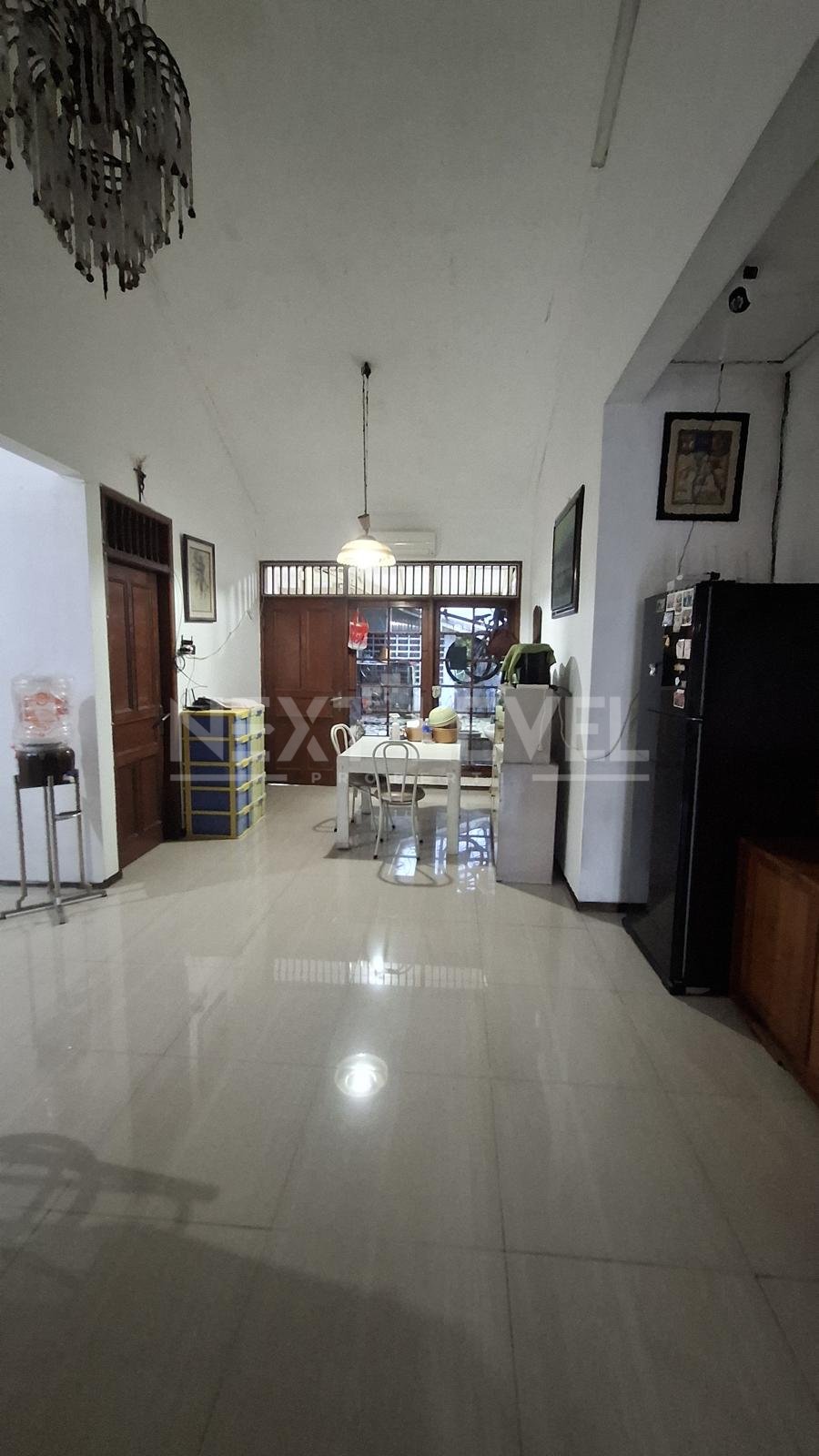 Disewakan rumah di raya Darmo permai Surabaya barat