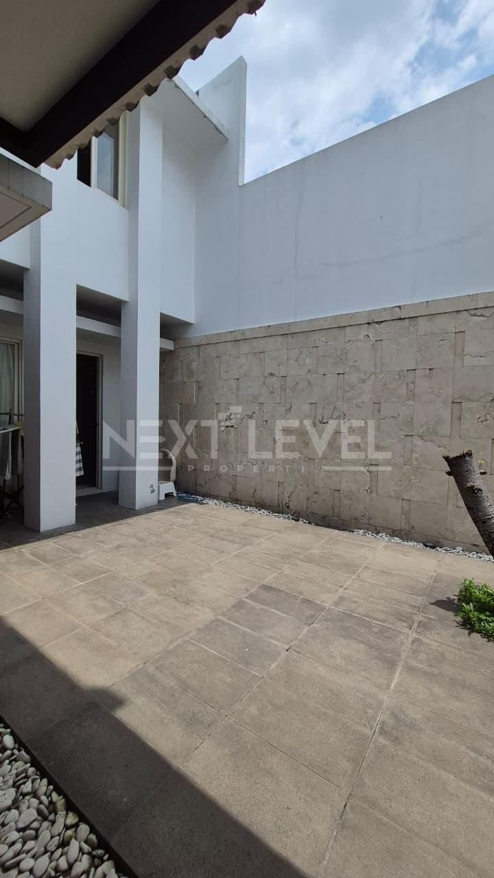 Dijual Rumah Graha Family Blok Xa Minimalis Strategis Siap Huni