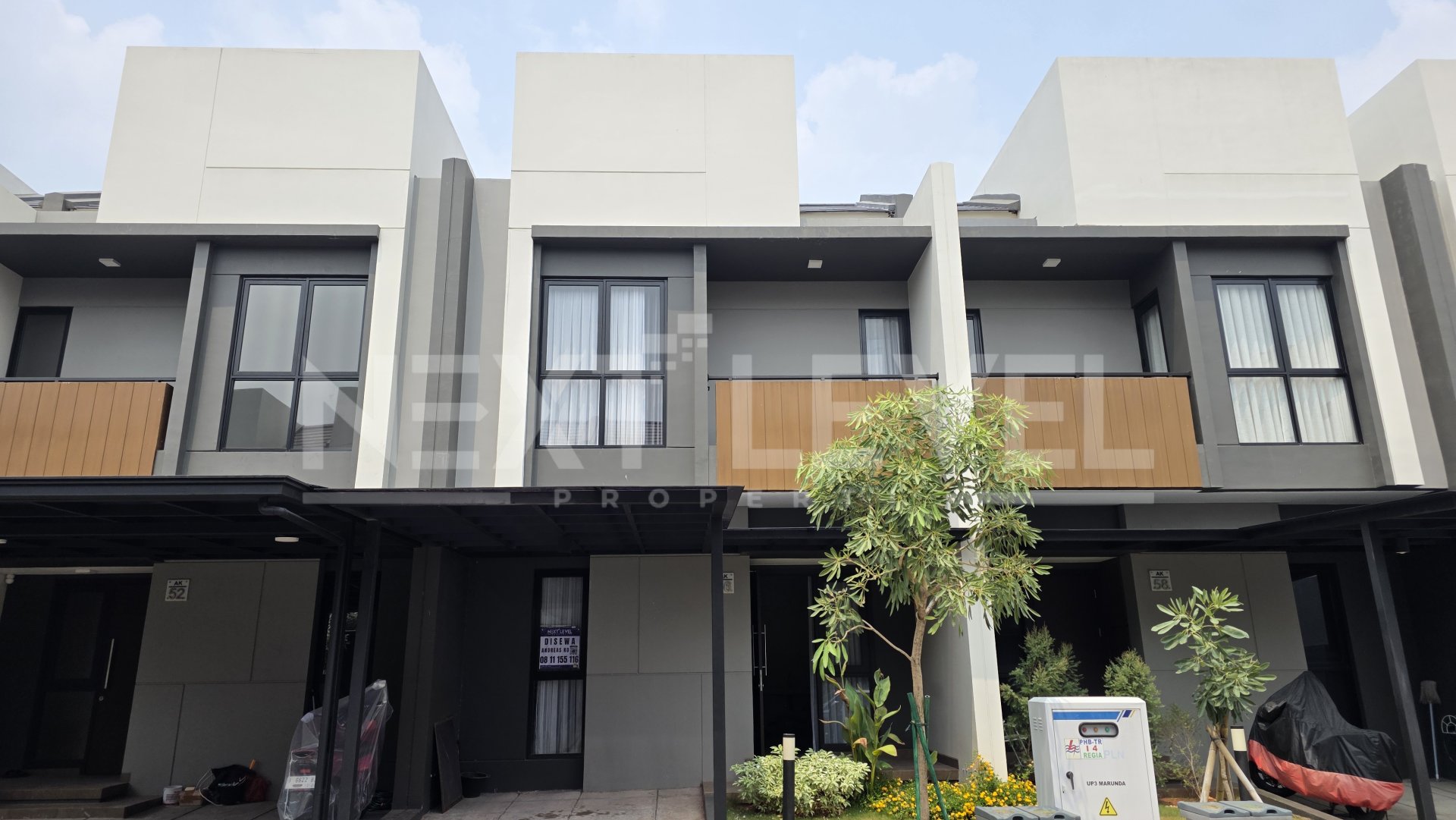 Rumah semi furnish 2 lantai siap pakai rapi di cluster Regia summarecon crown gading