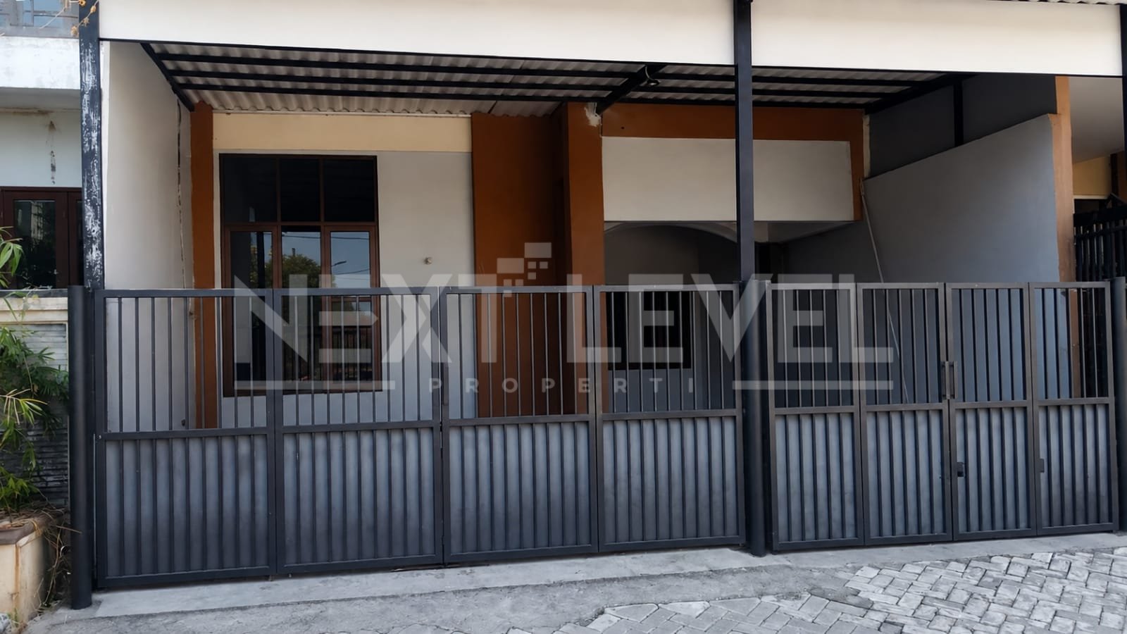 Disewakan rumah di taman pondok indah surabaya barat