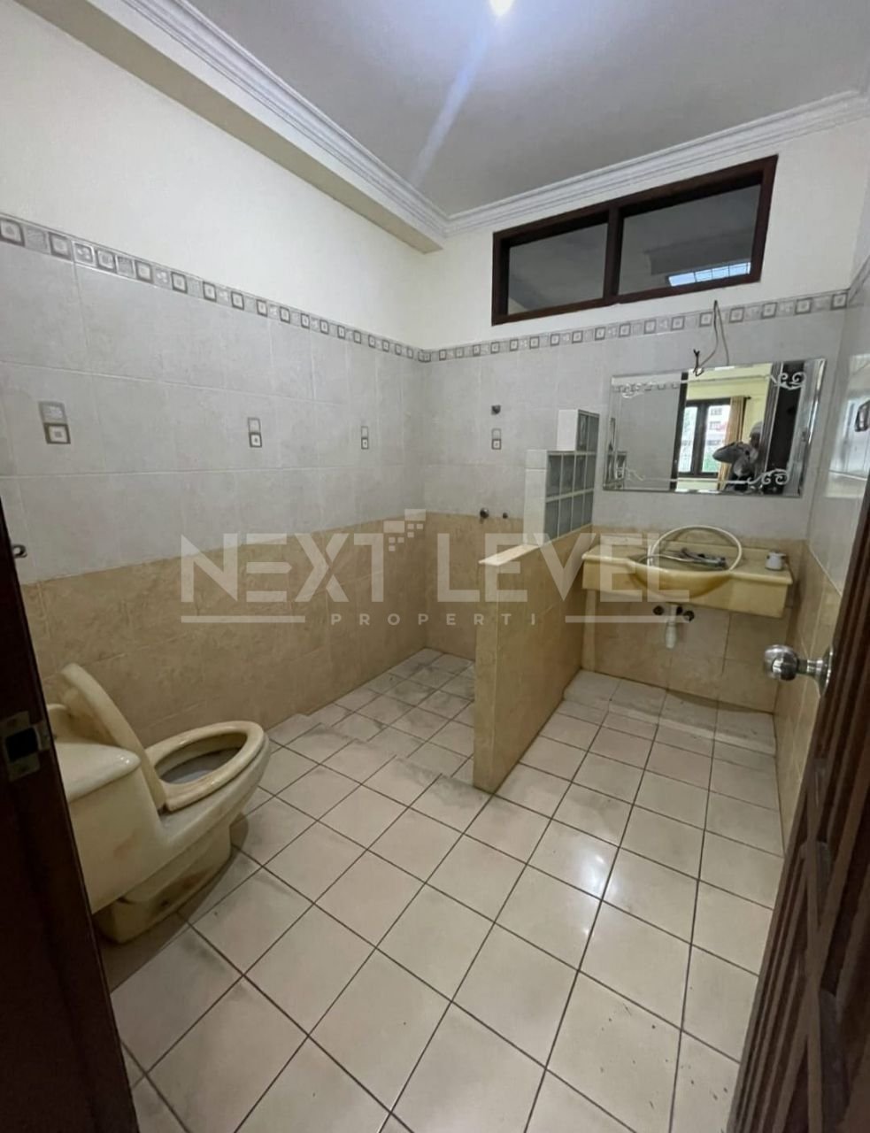 Dijual Rumah Dekat Raya Darmo Minimalis Strategis Siap Huni